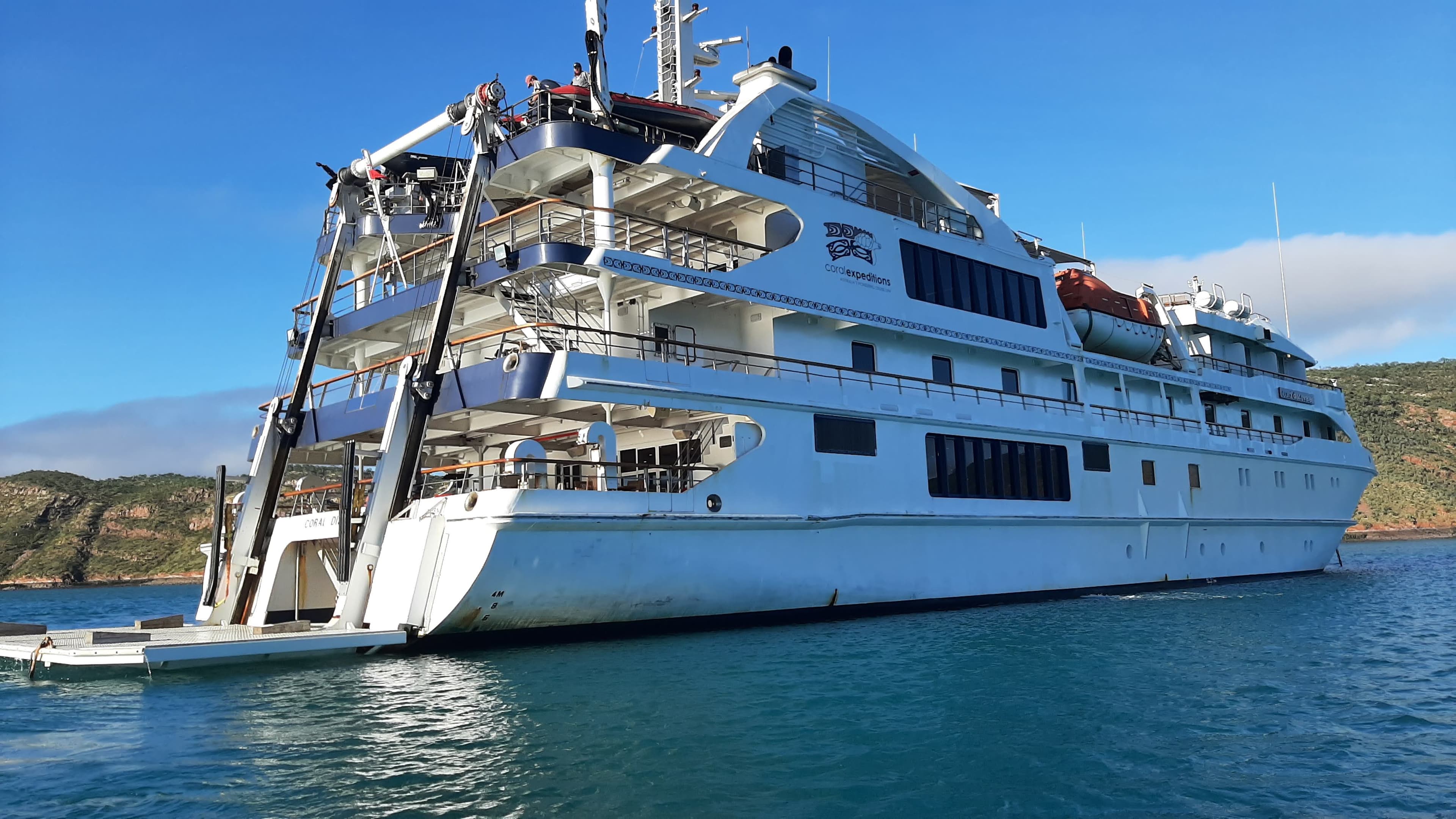 Coral Discoverer cruise ship