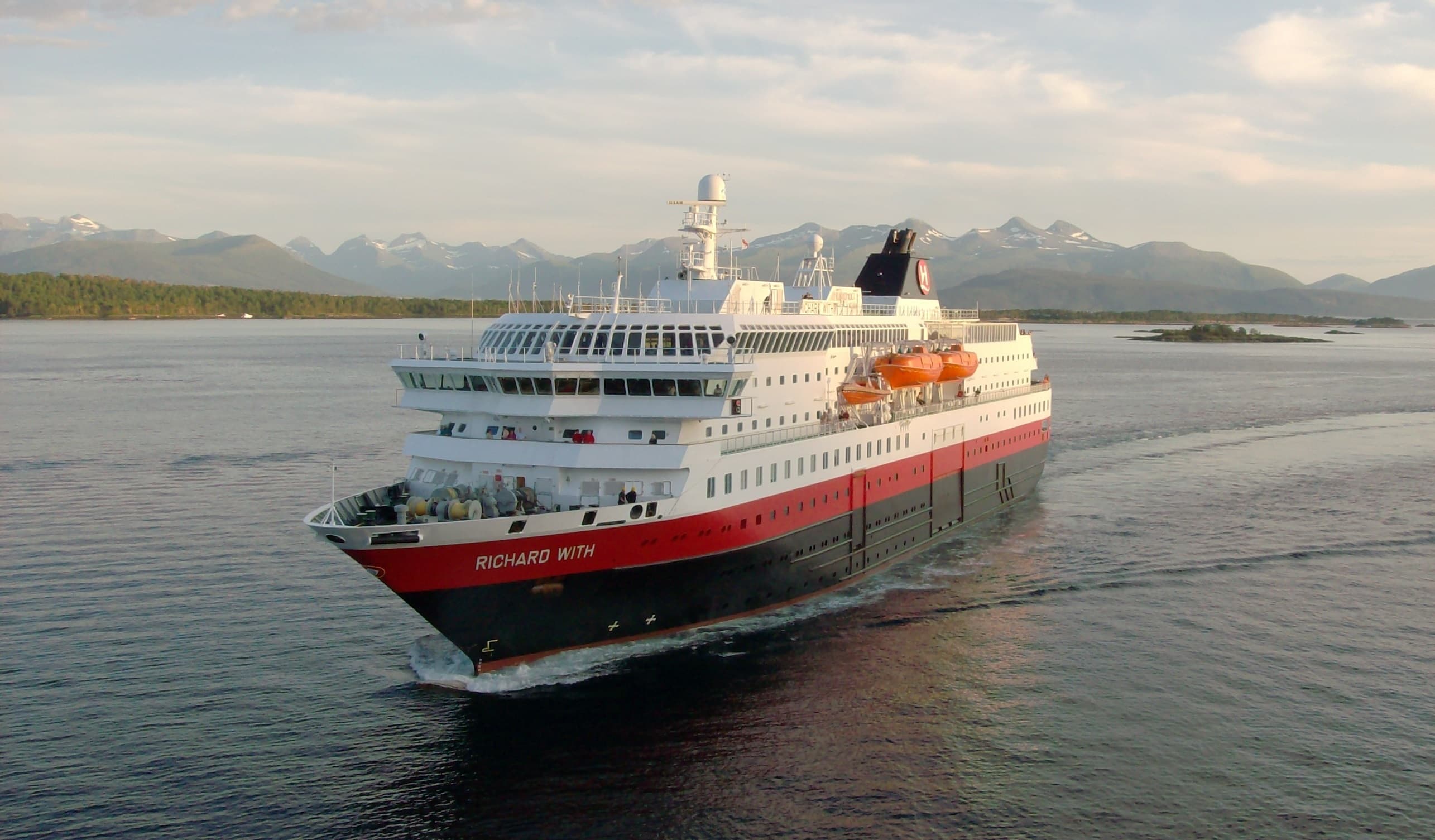 MS Richard With cruise ship